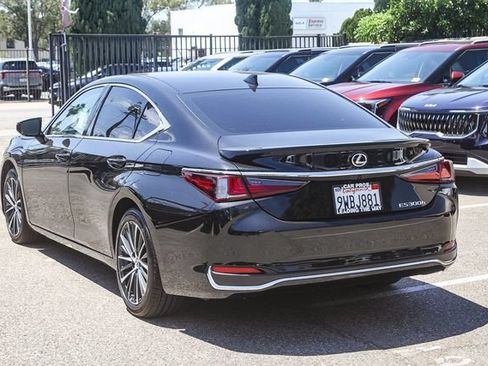 Used 2025 Lexus ES 300h w/ Premium Package FWD image 8