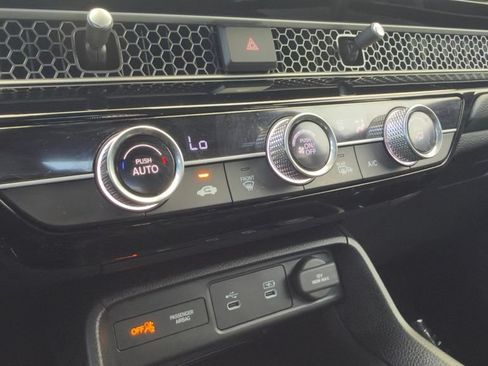 Used 2025 Honda Civic Sport image 26