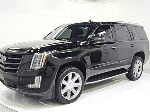 Used 2019 Cadillac Escalade Premium Luxury RWD image 3