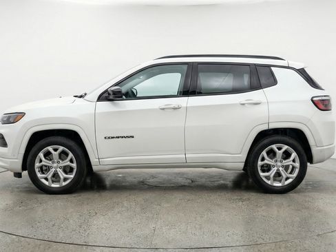 Used 2025 Jeep Compass Latitude image 5