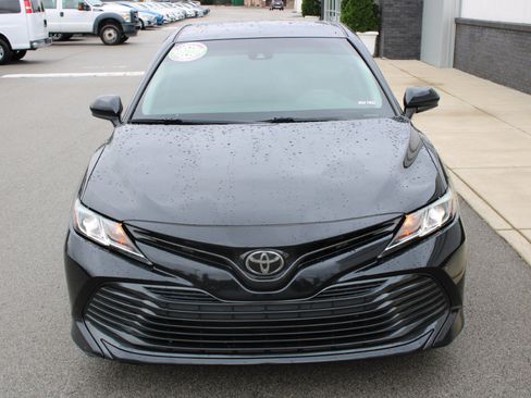 Used 2020 Toyota Camry LE image 2