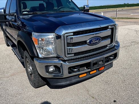 Used 2016 Ford F250 XLT w/ XLT Premium Package AWD/4WD image 4