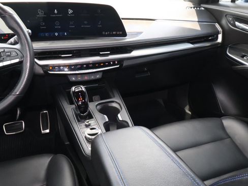 Used 2025 Cadillac XT4 Sport w/ Technology Package image 16