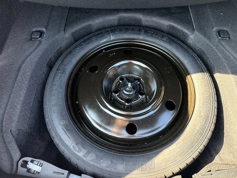 Used 2017 Lincoln Continental Select FWD image 42