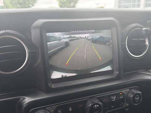 Used 2021 Jeep Wrangler Unlimited Sahara AWD/4WD image 9