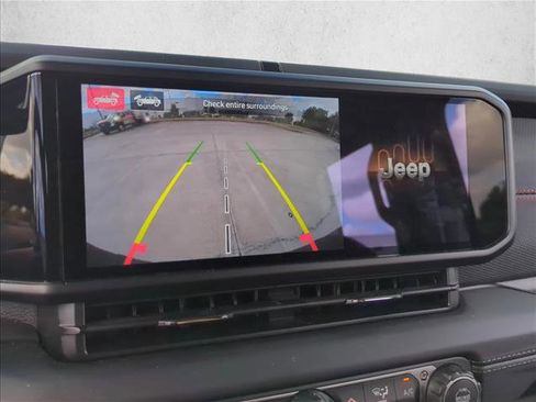 Used 2025 Jeep Wrangler Unlimited Rubicon image 14