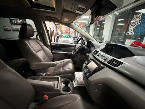 Used 2016 Honda Odyssey Touring Elite image 47