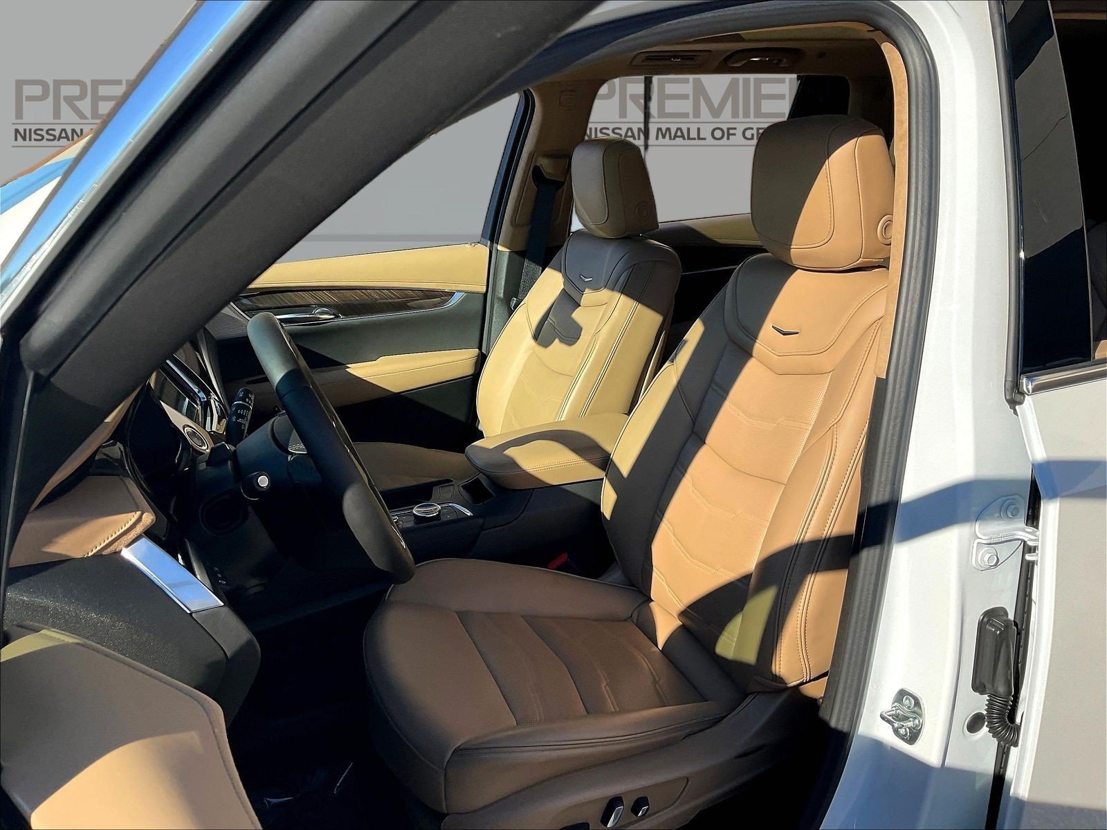 Used 2025 Cadillac XT6 Premium Luxury w/ Platinum Package FWD image 23