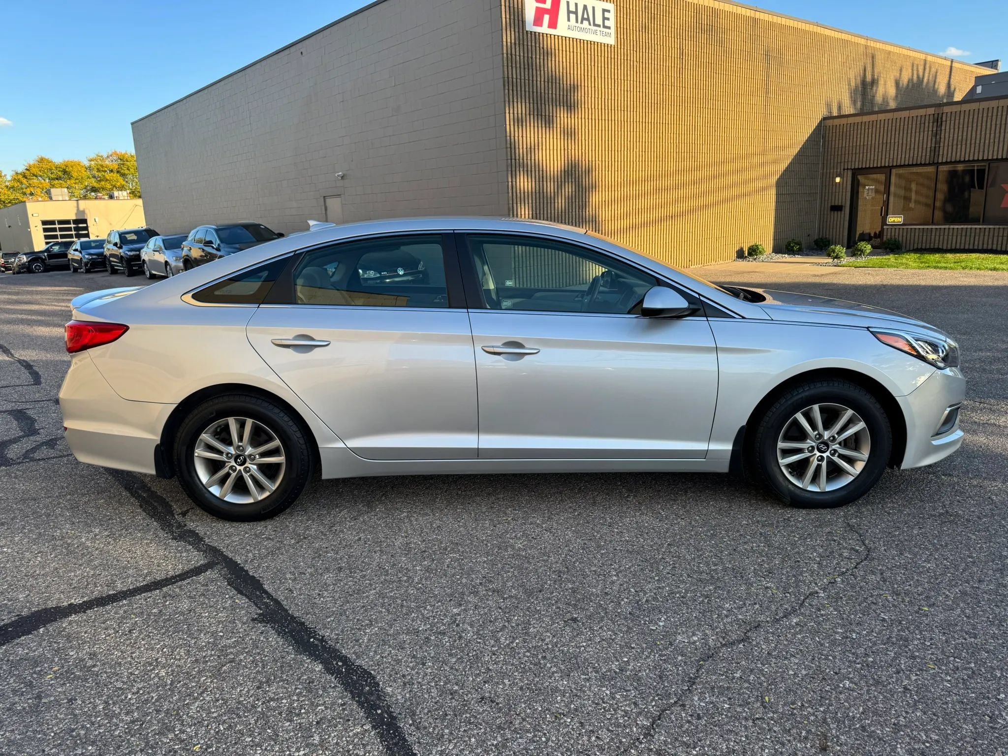 Used 2017 Hyundai Sonata SE w/ Winter Weather Package FWD image 11