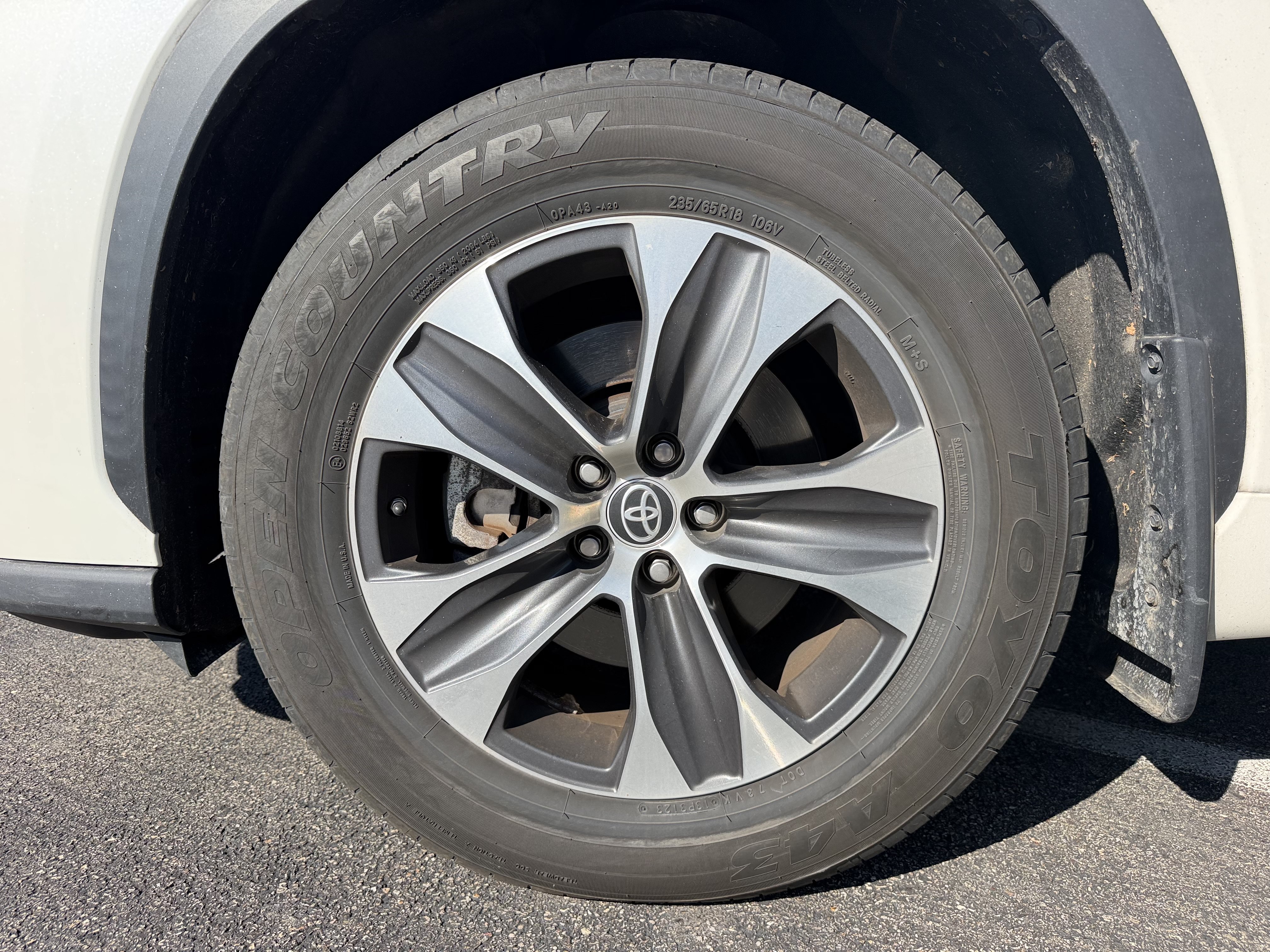 Used 2021 Toyota Highlander XLE AWD/4WD image 13