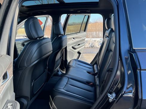 Used 2024 Jeep Grand Cherokee Limited w/ Luxury Tech Group II image 36