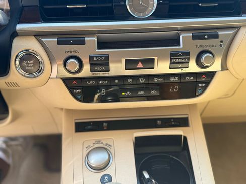 Used 2015 Lexus ES 350 w/ Premium Package FWD image 22
