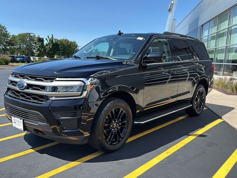 Used 2023 Ford Expedition XLT AWD/4WD image 8