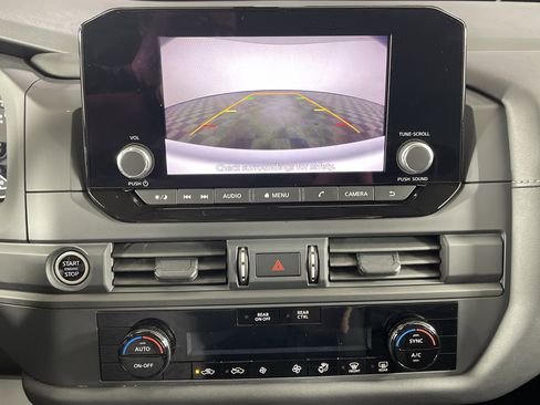 Used 2024 Nissan Pathfinder S image 24