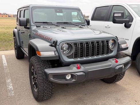 Used 2025 Jeep Wrangler Unlimited Rubicon image 3
