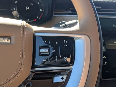 Used 2025 Land Rover Range Rover Long Wheelbase SE image 19