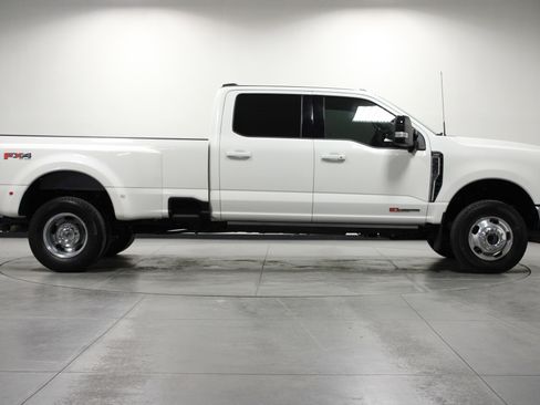 Used 2024 Ford F350 Lariat w/ Lariat Ultimate Package image 3