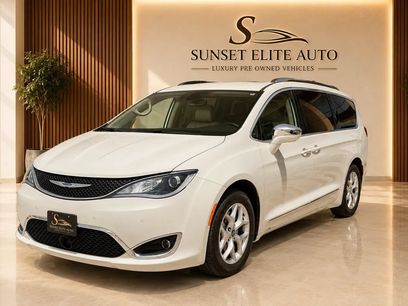Used 2020 Chrysler Pacifica Limited w/ Advanced Safetytec Group