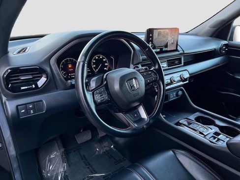 Used 2025 Honda Pilot TrailSport image 9