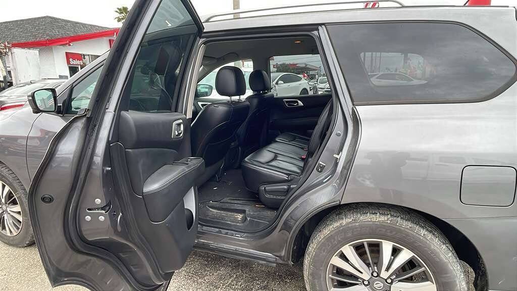 Used 2017 Nissan Pathfinder SL FWD image 9
