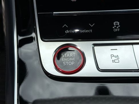 Used 2024 Audi SQ7 Premium Plus AWD/4WD image 32