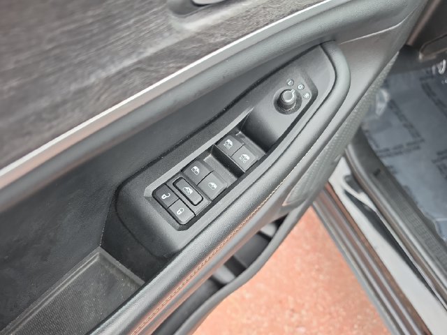 Used 2023 Jeep Grand Cherokee 4WD 4xe image 11