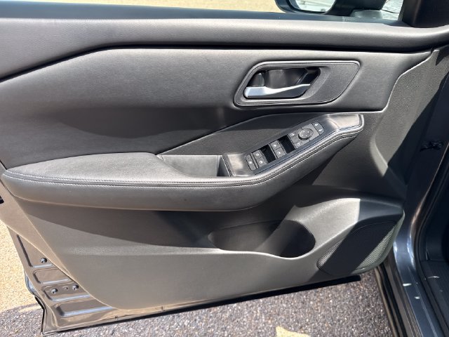 Certified 2026 Nissan Rogue SV FWD image 11
