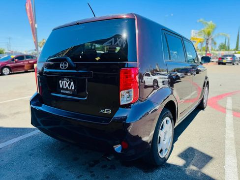 Used 2012 Scion xB FWD image 5