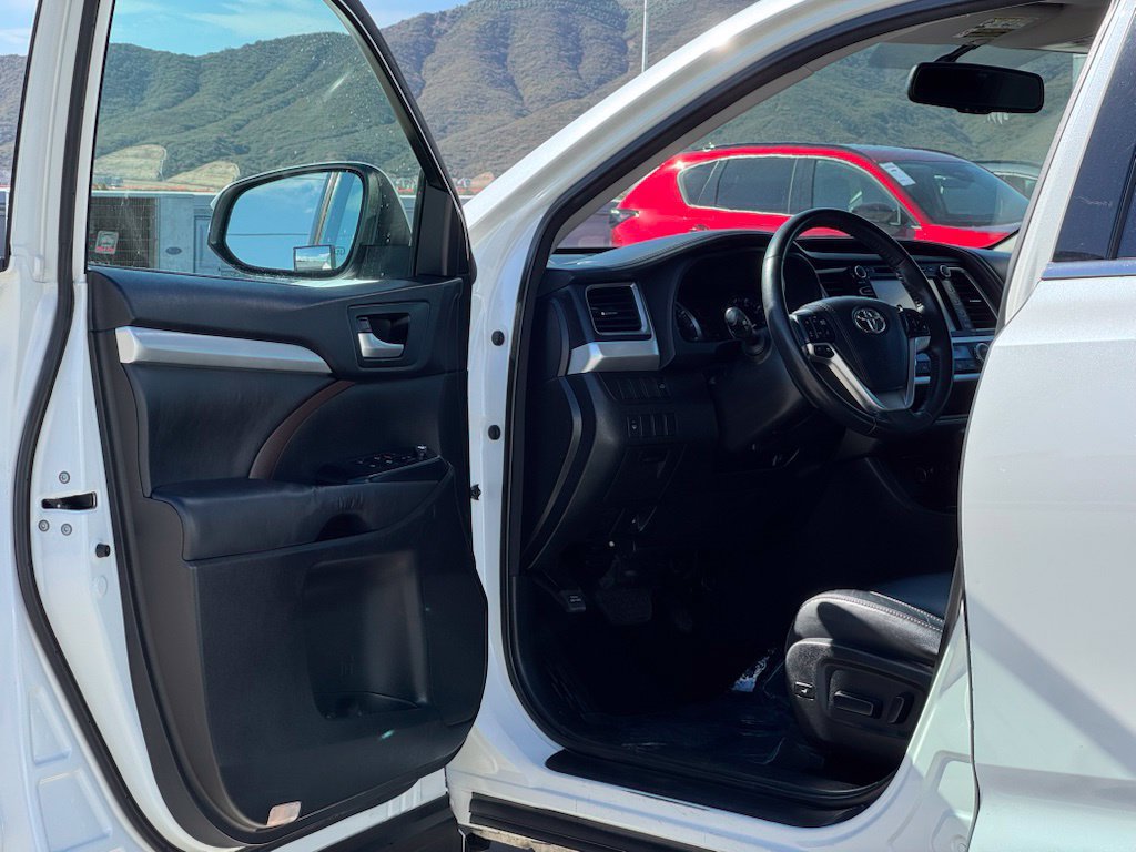 Used 2015 Toyota Highlander XLE FWD image 7