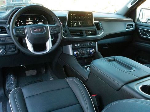 Certified 2024 GMC Yukon SLT w/ SLT Luxury Package image 25