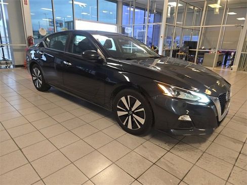 Used 2022 Nissan Altima 2.5 SV image 2
