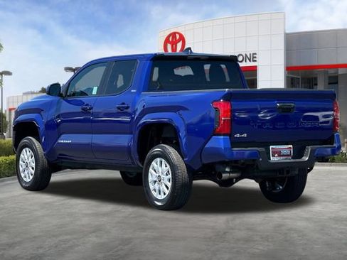 Used 2025 Toyota Tacoma SR5 AWD/4WD image 6