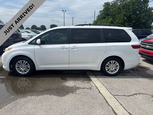 Used 2015 Toyota Sienna XLE w/ XLE Navigation Package FWD image 8