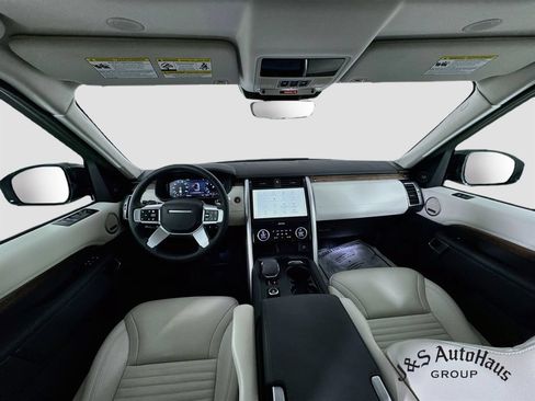 Used 2024 Land Rover Discovery S AWD/4WD image 28