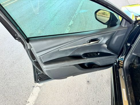 Used 2025 Toyota Camry XSE FWD image 9