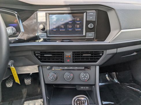 Used 2024 Volkswagen Jetta S FWD image 17