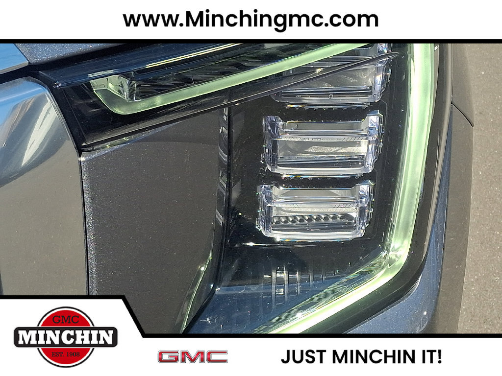 Used 2022 GMC Yukon XL Denali w/ Denali Premium Package AWD/4WD image 9