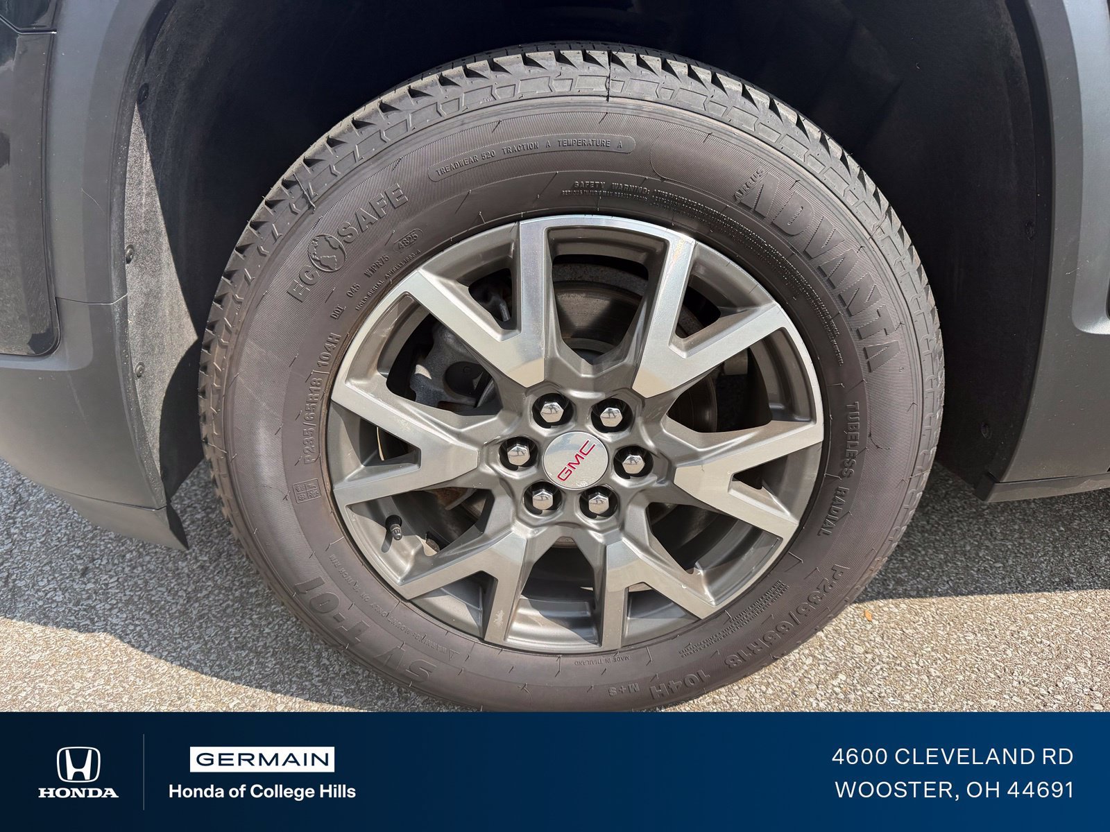 Used 2023 GMC Acadia SLE FWD image 2