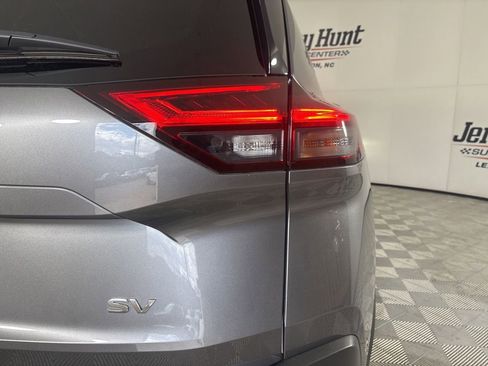 Used 2021 Nissan Rogue SV image 32