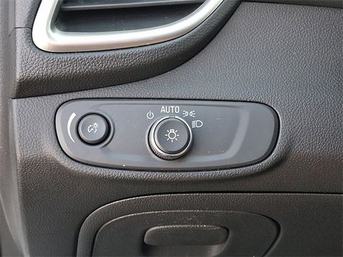 Certified 2022 Chevrolet Trax LT w/ LT Convenience Package image 24