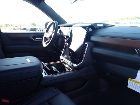 New 2026 GMC Yukon Denali w/ Sun & Power Step Package image 17