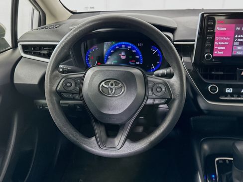 Used 2021 Toyota Corolla LE image 18