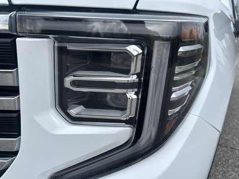 Used 2025 GMC Sierra 1500 SLT AWD/4WD image 9