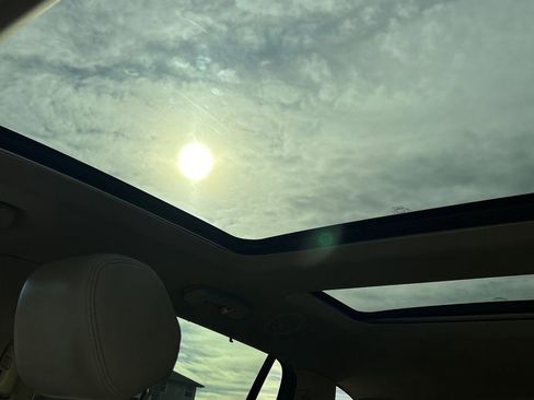 Used 2013 Lincoln MKT EcoBoost image 24