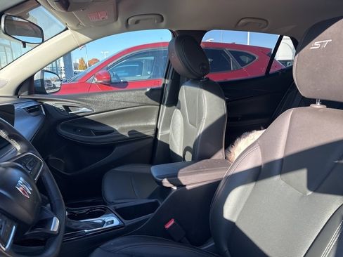 Used 2024 Buick Encore GX Sport Touring image 8