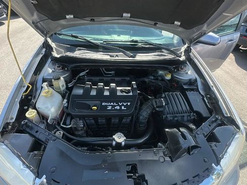 Used 2013 Dodge Avenger SXT FWD image 38