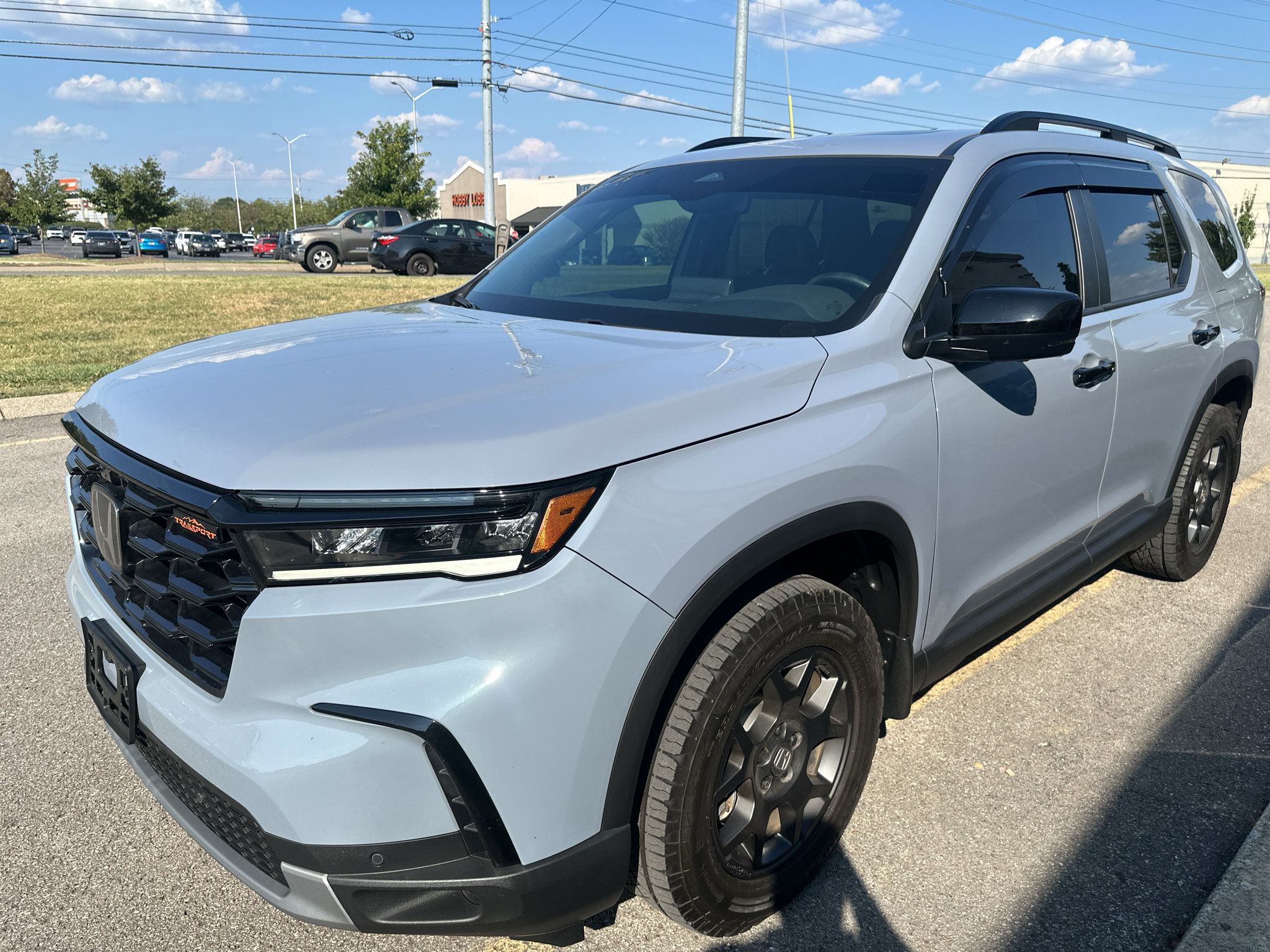 Used 2025 Honda Pilot TrailSport image 8