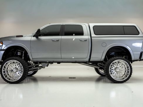 Used 2022 RAM 2500 Laramie AWD/4WD image 5
