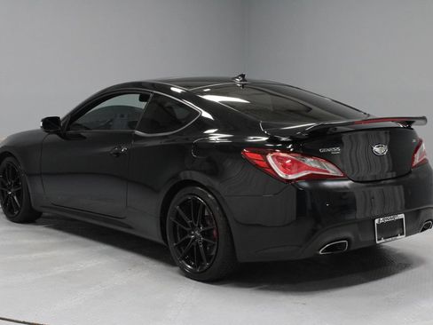 Used 2016 Hyundai Genesis Coupe 3.8 RWD image 8