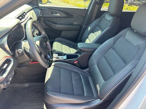 Used 2022 Chevrolet TrailBlazer RS w/ Convenience Package FWD image 16